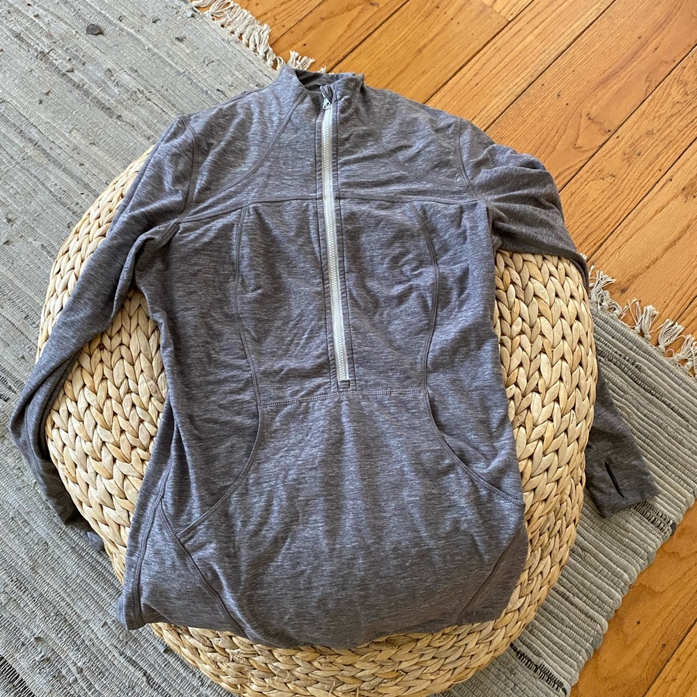 Lululemon gray top 1/2 Zip